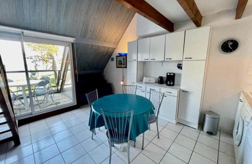 Saint-Pierre-Quiberon Apartamento | Appartement bord de mer à Saint-Pierre-Quiberon avec balcon et garage - FR-1-478-181