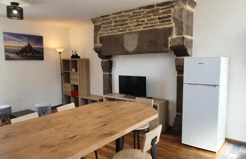 Villedieu-les-Poeles Apartamento | Appartement de la cour du Haut Manoir