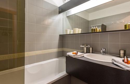 Val-d'Isere Apartamento | Appartement haut de gamme avec Wifi, parking et balcon, au pied des pistes à Val-d'Isère - FR-1-694-151