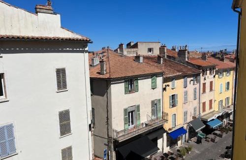Hyeres City Centre Apartamento | Appartement Hyères - Centre ville 'Parcours des Arts' 1 chambre 2 personnes - Patricia