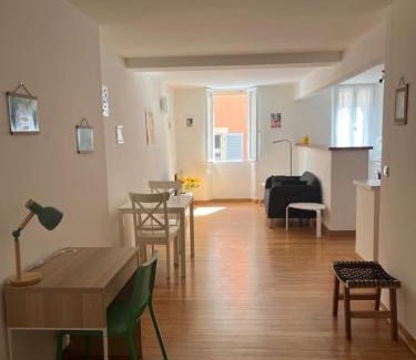 Hyeres City Centre Apartamento | Appartement Hyères - Centre ville 'Parcours des Arts' 1 chambre 2 personnes - Patricia