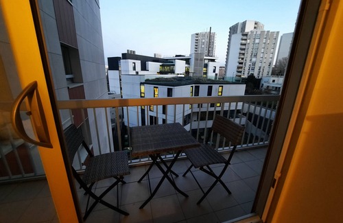Quartier de la Maison-Blanche Apartamento | Appartement in Paris for 2 - bedroom- kitchen- bathroom- balcony- parking