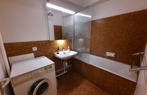 Quartier de la Maison-Blanche Apartamento | Appartement in Paris for 2 - bedroom- kitchen- bathroom- balcony- parking