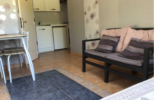 Compreignac Apartamento | Appartement Indépendant de Plein Pied Rouge