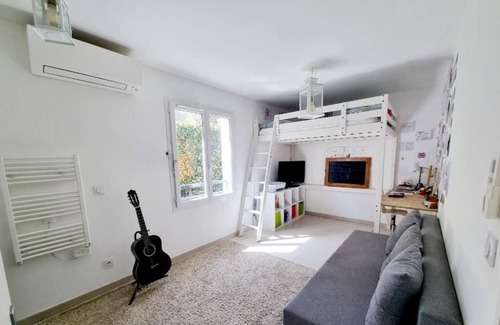 Le Rove Apartamento | Appartement Jardin Piscine Dans Résidence Fermée le Rove ,la Côte Bleue