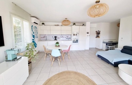 Le Rove Apartamento | Appartement Jardin Piscine Dans Résidence Fermée le Rove ,la Côte Bleue