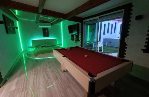Espondeilhan Casa | Appartement Le Secret Spa billard sensualité