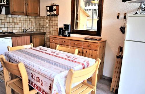 Auris Apartamento | Appartement lumineux 2 pièces cabine, balcon, au pied des pistes - 4 couchages - Auris en Oisans - FR-1-297-75