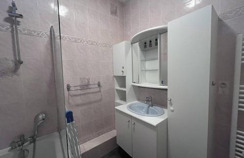 Cauterets Apartamento | Appartement lumineux avec 2 ch. au cœur de Cauterets - FR-1-812-70