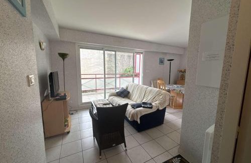 Pontaillac Apartamento | Appartement lumineux près de la plage avec terrasse, parking, et équipements modernes - FR-1-494-98