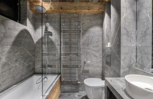 Val-d'Isere Apartamento | Appartement luxueux avec spa nordique et hammam au cœur de Val d'Isère - FR-1-567-6