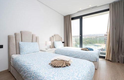 Malabata Apartamento | Appartement luxueux avec piscine - Malabata Hills - Proche de la plage et du célèbre parc Villa Harris - AC, WIFI, IPTV