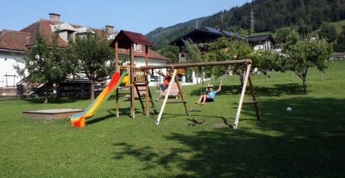 Kaprun Apartamento | Appartement Mühle - including Summercard, Sauna, Kaprun's largest private garden with panoramic view