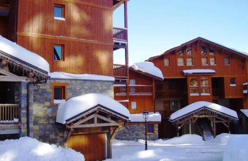 Arc-2000 Apartamento | Appartement montagnard spacieux avec balcon, proche pistes et commerces, accès piscine et sauna - FR-1-411-700