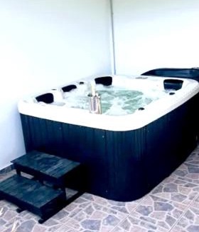 Trois-Bassins Apartamento | Appartement moderne au cœur de Les Trois-Bassins avec jacuzzi