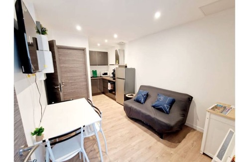 Chateauvert Casa | Appartement Moderne Neuf F2 Centre ville