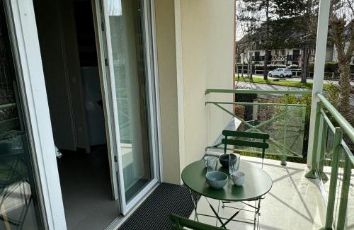 Cabourg Apartamento | Appartement Moderne près de la Plage et du Centre - 2 Chambres, Balcon, Parking, Animaux Acceptés - FR-1-487-363