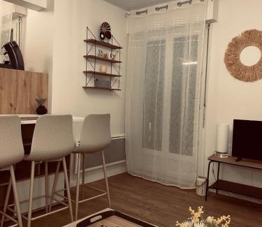 Saint-Florent Apartamento | Appartement moderne Wifi Fibre et Parking privé gratuit avec balcon et ascenseur