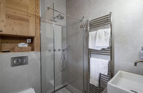 Le Bettaix Apartamento | Appartement neuf et cosy, proche des pistes, avec cheminée et parkings dédiés - FR-1-570-11