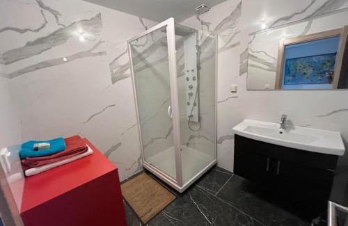 Oyonnax Apartamento | Appartement privé et lumineux en centre-ville, à Oyonnax, proche des lacs