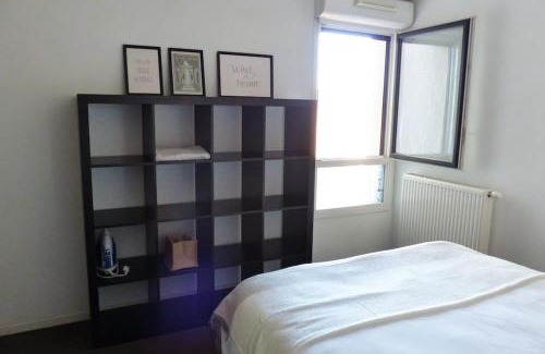 Faubourg de Bethune Apartamento | Appartement proche CHU avec balcon et parking