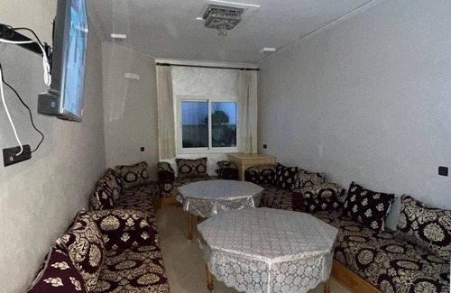Oujda Apartamento | Appartement Propre et Équipé à Louer Avec un Grand Salon Marocain