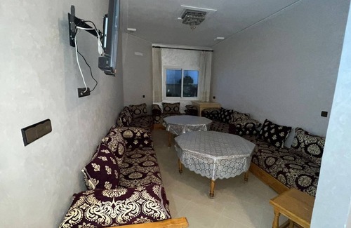 Oujda Apartamento | Appartement Propre et Équipé à Louer Avec un Grand Salon Marocain