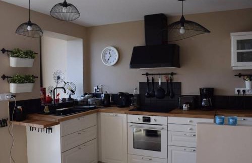 Tregastel Apartamento | Appartement rénové à Trégastel avec vue sur mer et parking - FR-1-368-117
