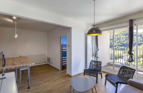 Eaux-Bonnes Apartamento | Appartement rénové 8 pers, terrasse, ski, wifi - FR-1-400-106