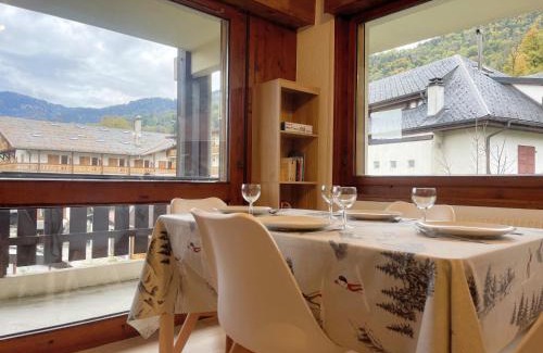 Samoens Apartamento | Appartement rénové au centre du village avec balcon et accès skibus - FR-1-624-145