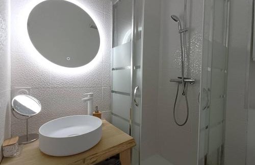 Trebeurden Apartamento | Appartement rénové au centre de Trébeurden, 400m de la plage, proche commerces - FR-1-368-407