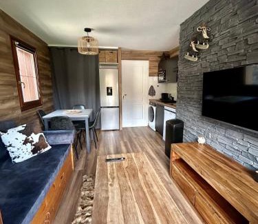 Flumet Apartamento | Appartement rénové au pied des pistes avec piscine, sauna, linge inclus et animaux acceptés
