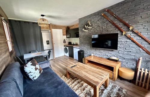 Flumet Apartamento | Appartement rénové au pied des pistes avec piscine, sauna, linge inclus et animaux acceptés
