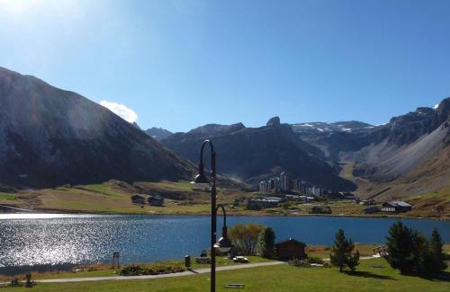 Tignes le Lac Apartamento | Appartement rénové avec mezzanines, proche du lac et pistes, balcon, WiFi, animaux acceptés - FR-1-502-382