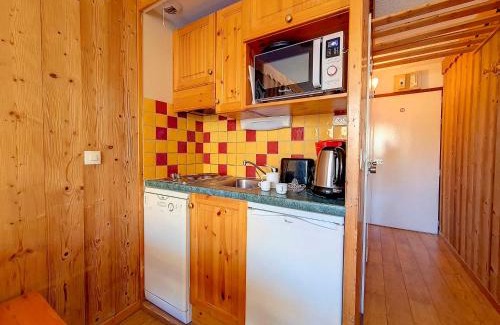 Les Menuires Apartamento | Appartement rénové, lumineux, skis aux pieds, balcon, 5 pers, proche télécabine - FR-1-344-938