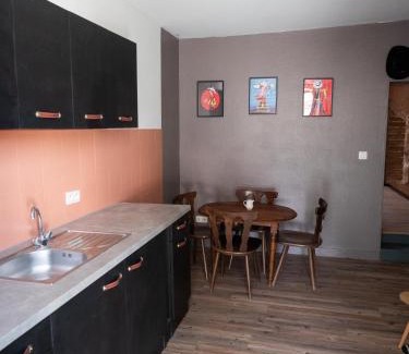 Soyaux Apartamento | Appartement rénové sur le thème du Far West