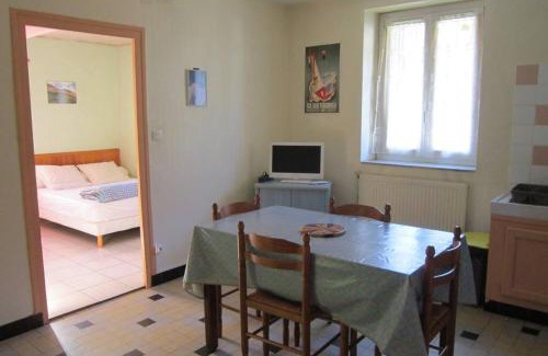 Savignac-les-Ormeaux Apartamento | Appartement RDC maison de village