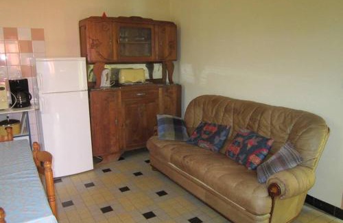 Savignac-les-Ormeaux Apartamento | Appartement RDC maison de village