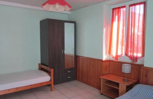 Savignac-les-Ormeaux Apartamento | Appartement RDC maison de village