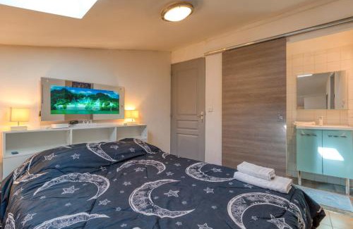 Pezenas Apartamento | Appartement Sous Les Toits