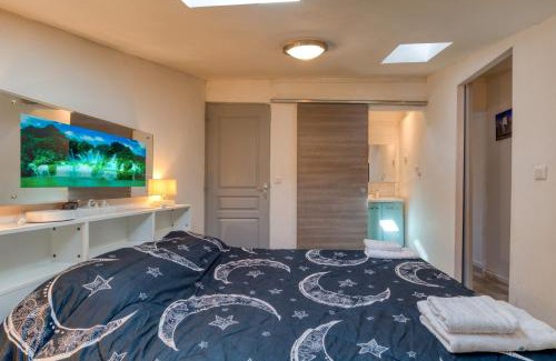 Pezenas Apartamento | Appartement Sous Les Toits