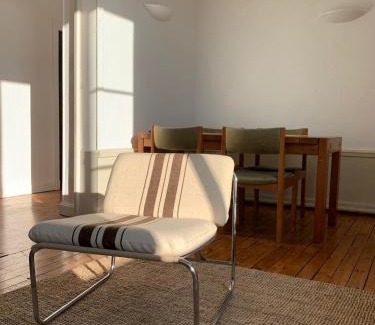 Sablon - Trudaine Apartamento | Appartement spacieux et lumineux Place Delille