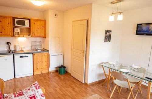 Valfrejus Apartamento | Appartement spacieux 4 pers au pied des pistes, proche télécabine à Modane - FR-1-468-49
