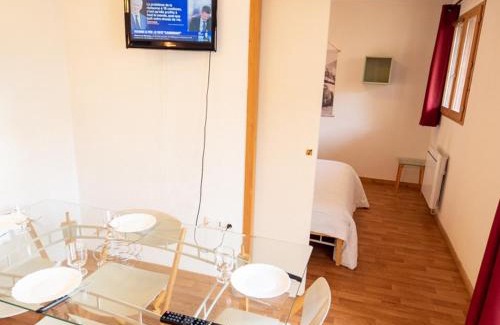 Valfrejus Apartamento | Appartement spacieux 4 pers au pied des pistes, proche télécabine à Modane - FR-1-468-49