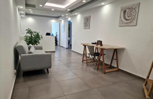 Les Abymes Apartamento | Appartement spacieux aux Abymes avec vue sur la ville, 70 m²