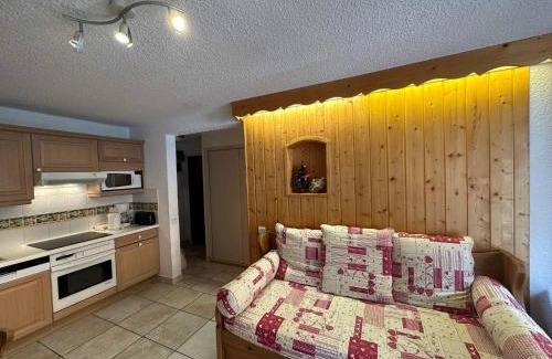 Meribel Centre Apartamento | Appartement spacieux au cœur de Méribel, proche des pistes avec balcon et TV - FR-1-688-40