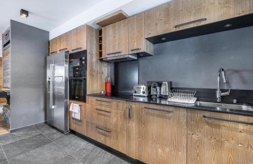 Val-d'Isere Apartamento | Appartement spacieux, cosy avec cheminée, proche pistes et école de ski, idéal pour familles - FR-1-567-12