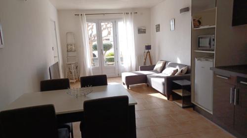 Gruissan Apartamento | Appartement spacieux de plein pied avec 2 chambres, cuisine, salon, terrasse à 2 minutes de la plage