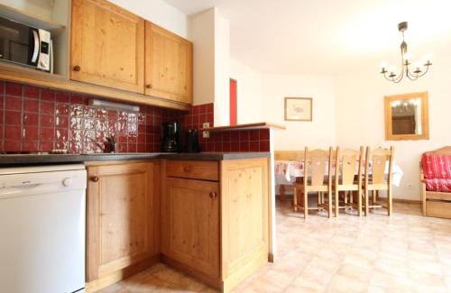 Val Cenis Apartamento | Appartement spacieux pour 6 à Lanslevillard, au pied des pistes avec balcon et parking - FR-1-508-46