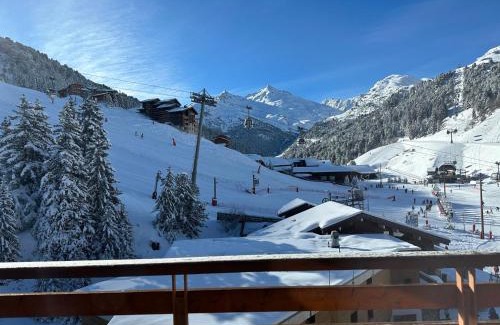 Meribel-Mottaret Apartamento | Appartement spacieux rénové ski aux pieds, balcon, parking, Wi-Fi - FR-1-688-50